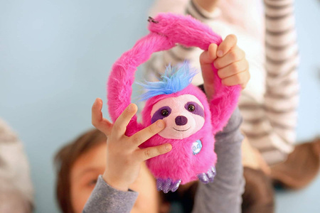 TM TOYS Party Pets Interaktywny Leniwiec Slowy Różowy