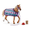 Schleich 42360 - Koń Rasy Angielskiej z Kocem
